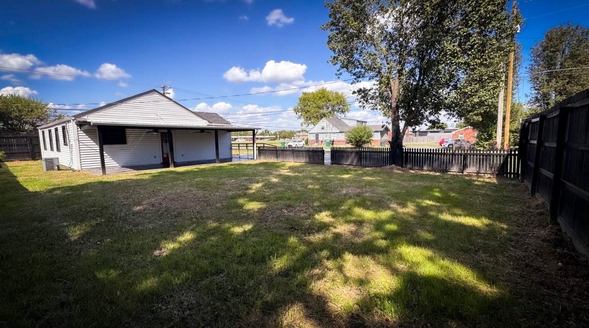 102 Elmwood Dr – Exterior 3