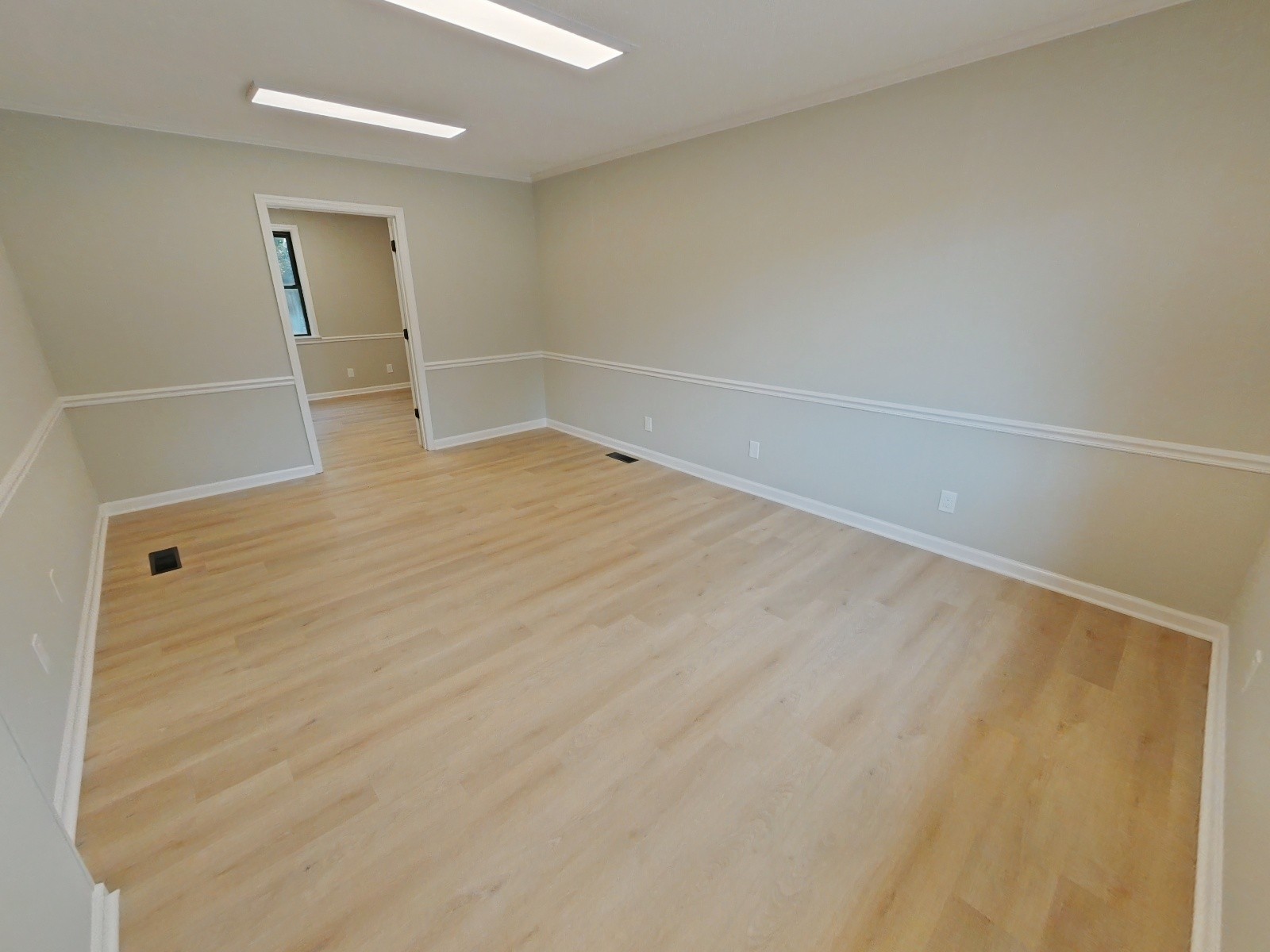 130 Emmitt – Large Private Upstairs Office